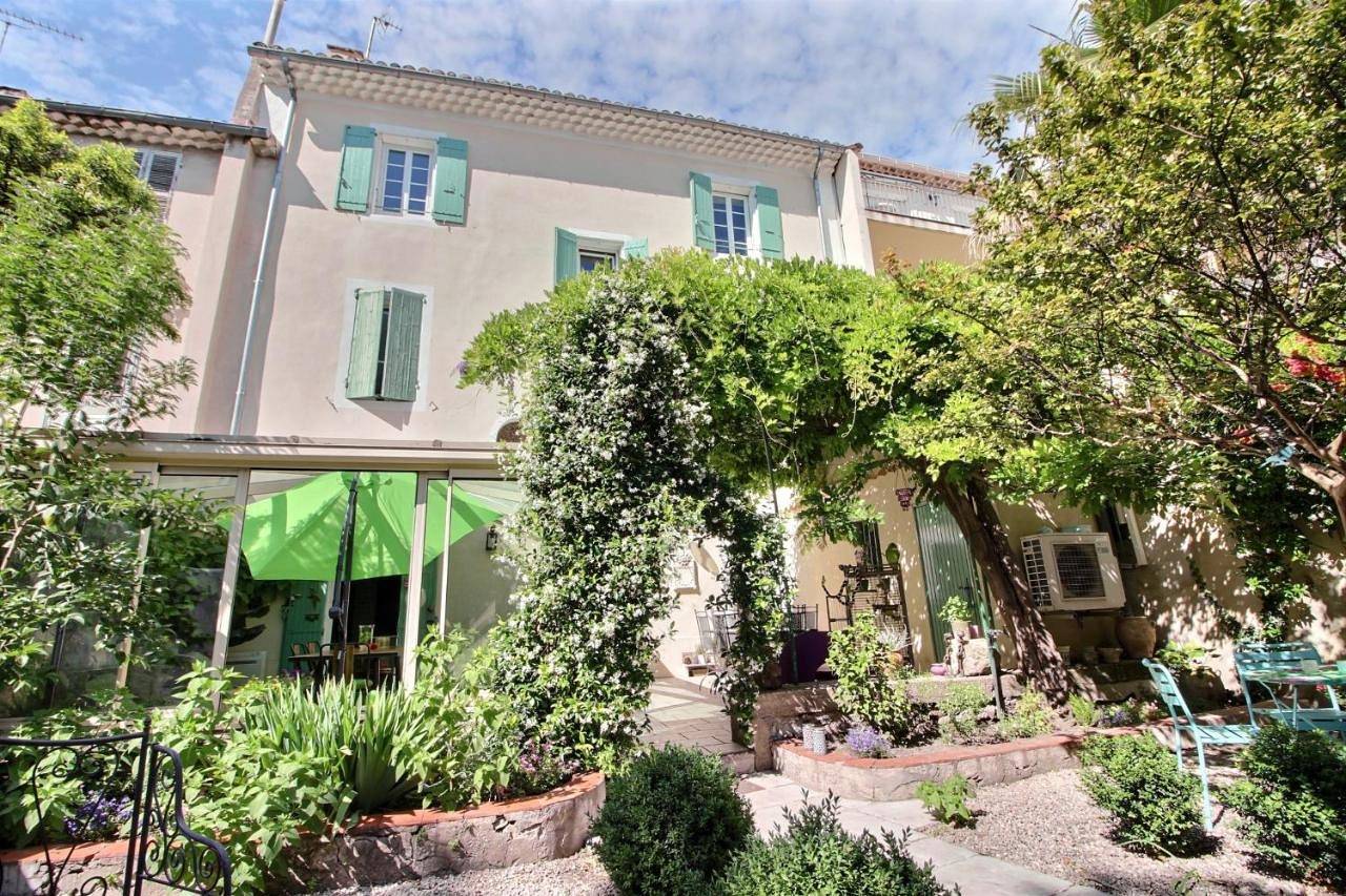 Deluxe Double or Twin Room in Orange, Vaucluse