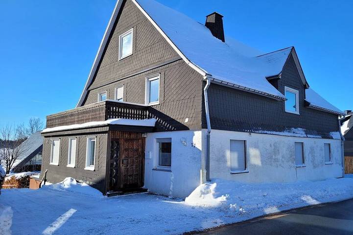 Ferienhaus für 10 Personen, mit Pool und Terrasse sowie Garten im Sauerland