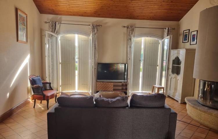 Location de vacances pour 4 personnes, avec Terrasse et Piscine à Galgon