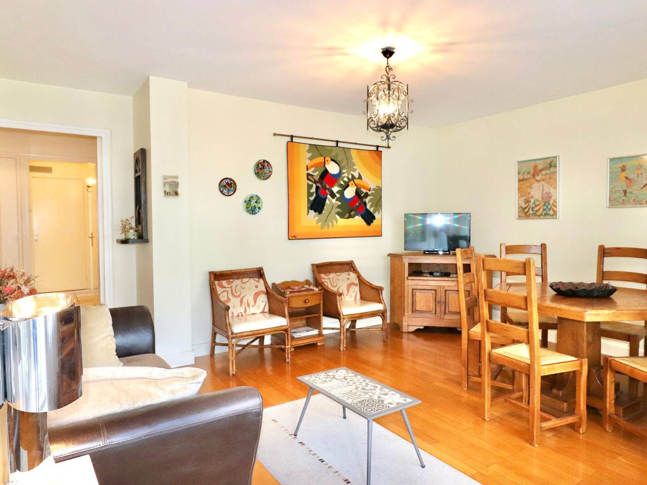 Appartement entier, Annecy : Spacieux F2 à 50m du lac avec balcon et parking in Annecy, Annecy (commune)