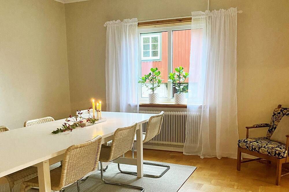 Schönes Ferienhaus mit Blick auf den See Åsnen in Hulevik, Lönashult | Se06056 in Asnen