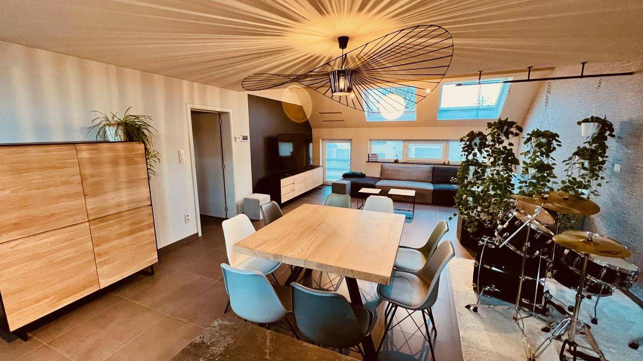 Appartement entier, Becosy Triplex chic et moderne style Loft in Belœil, Hainaut