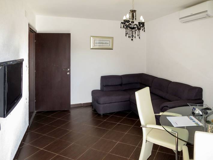 Gîte pour 4 personnes, avec balcon, animaux acceptés à Tribunj - 2