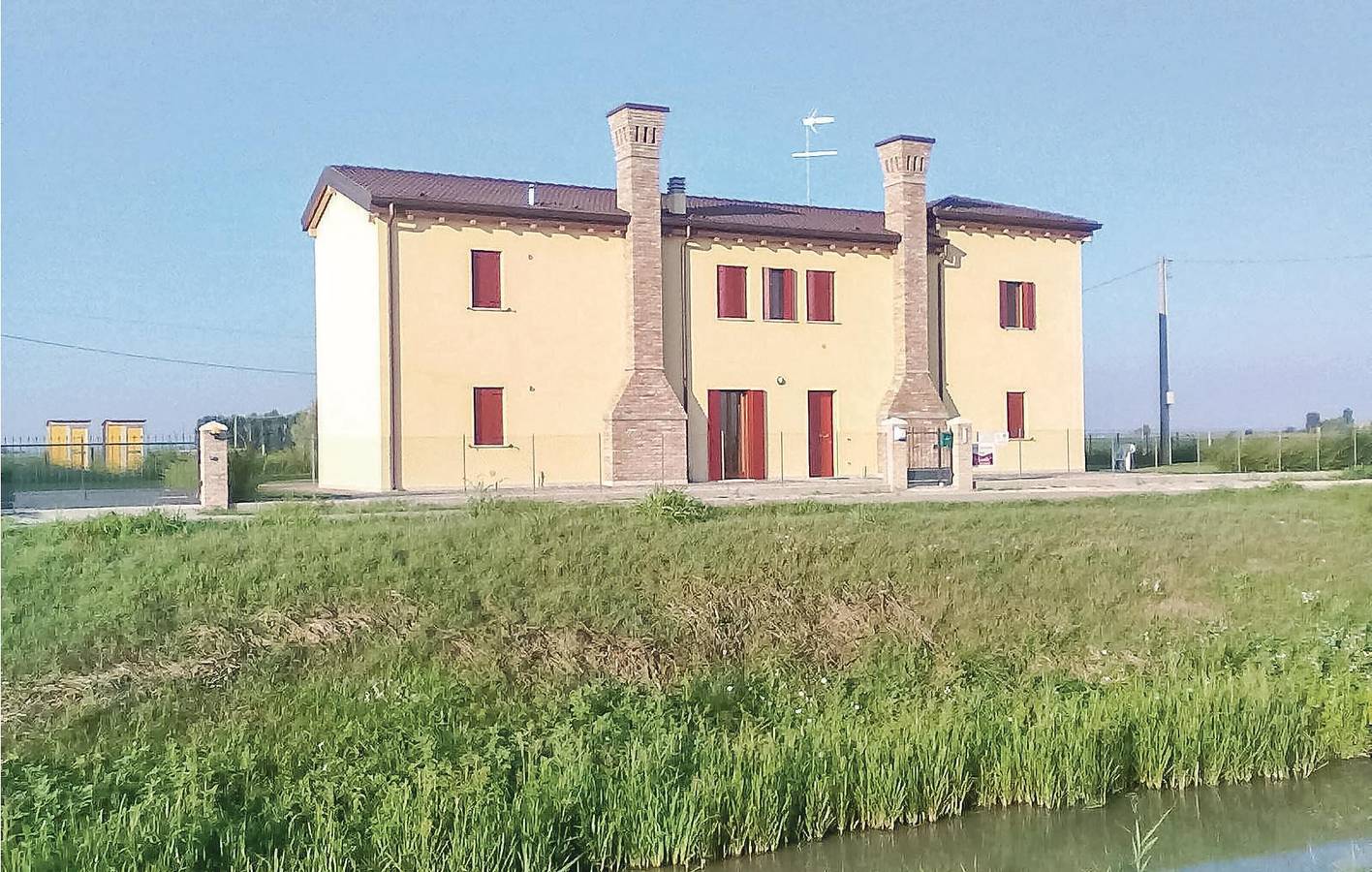 Appartamento intero, Accogliente appartamento a bordo piscina con parcheggio e Wi-Fi in Ariano nel Polesine, Polesine