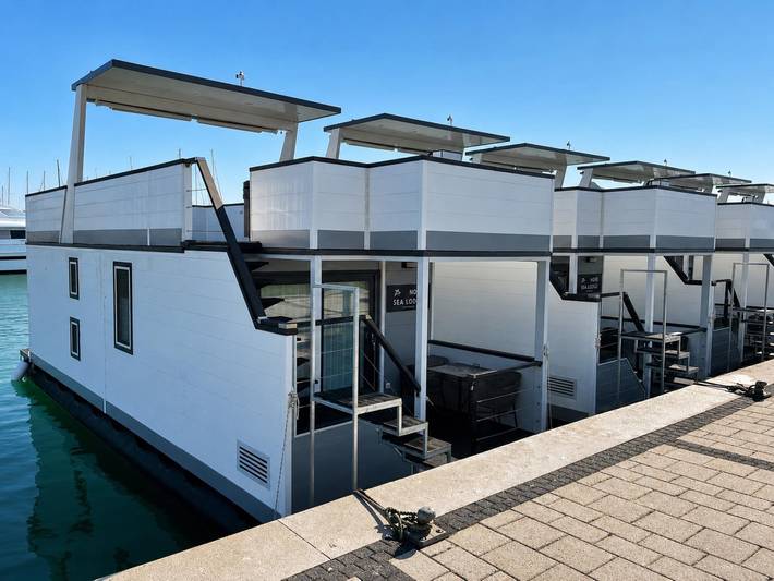 Houseboat for 6 people, with Balcony and Terrace as well as Hot tub in Croatia