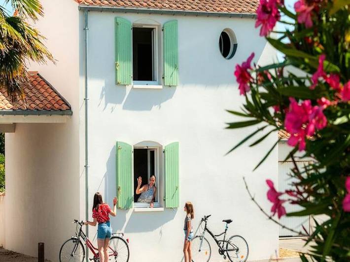 Appartement de vacances pour 8 personnes, avec piscine et terrasse, adapté aux familles