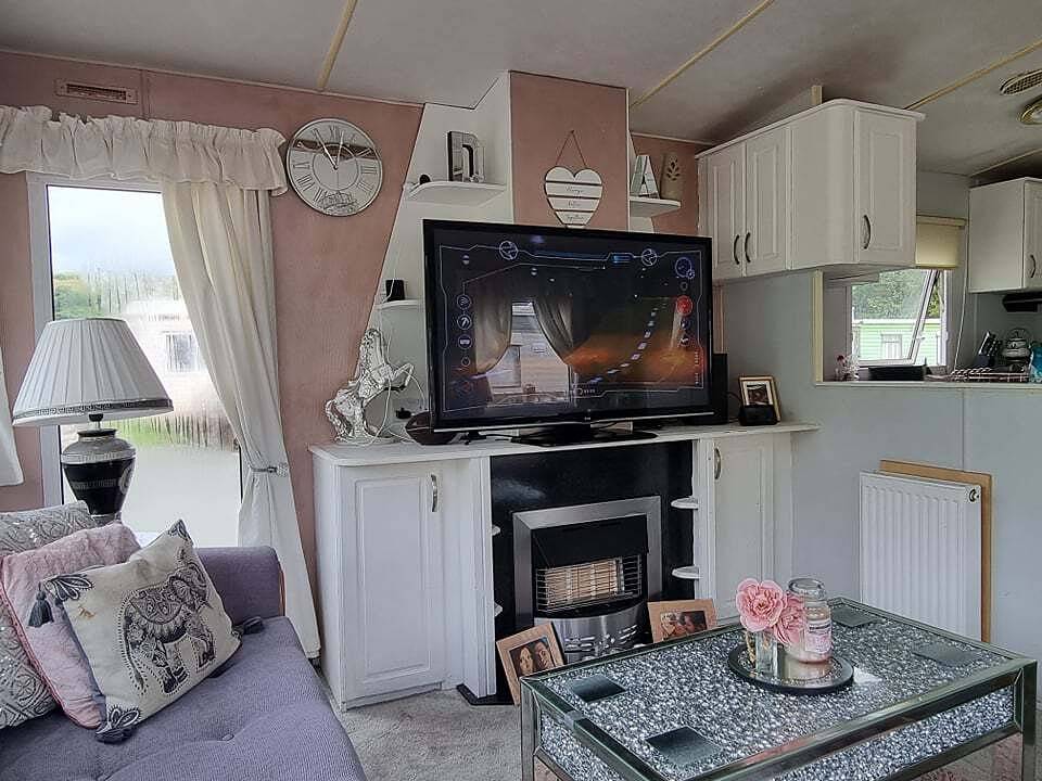 Caravan - Sleeps 8, pet friendly in Powys