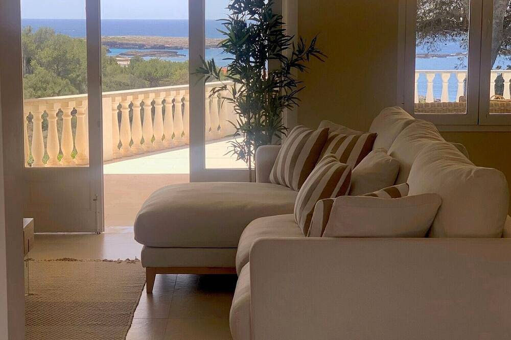 Villa with sea views, 4 bedrooms, free Wifi in Binisafua, Sant Lluís