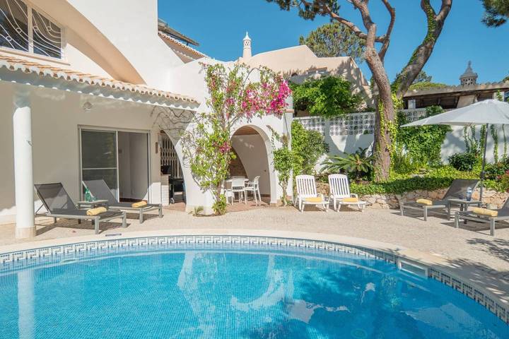 Villa for 7 people, with ocean view and garden as well as pool in Quinta do Lago