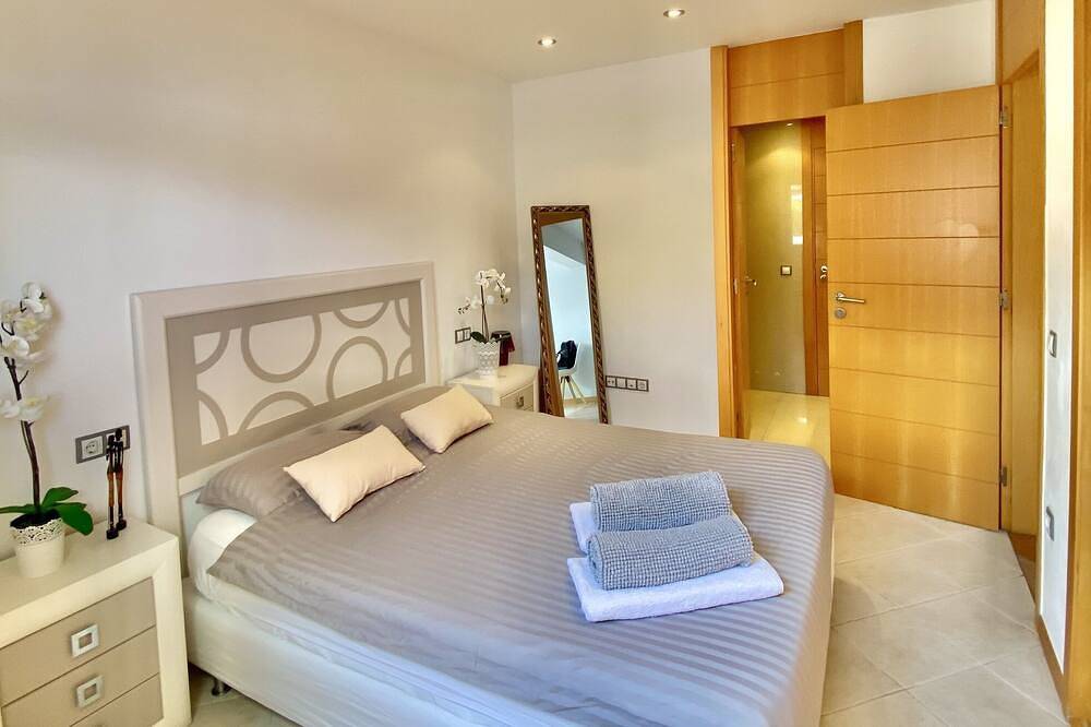 Deluxe apartment at Heated Pools Resort in Playa Paraíso, Adeje