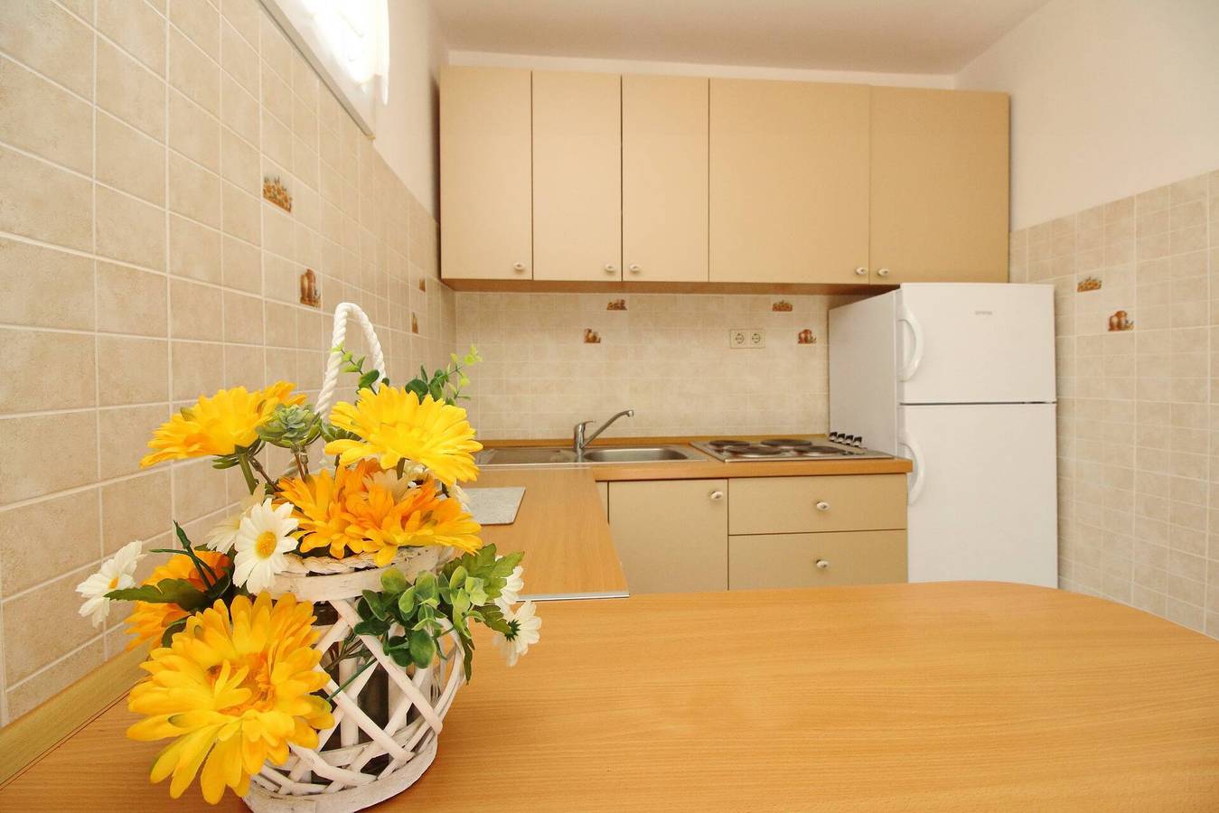 Ganze Wohnung, Apartment Radosna - 370 m vom Meer entfernt, private Terrasse, kostenloser Parkplatz, Erdgeschoss in Silo (Krk), Krk