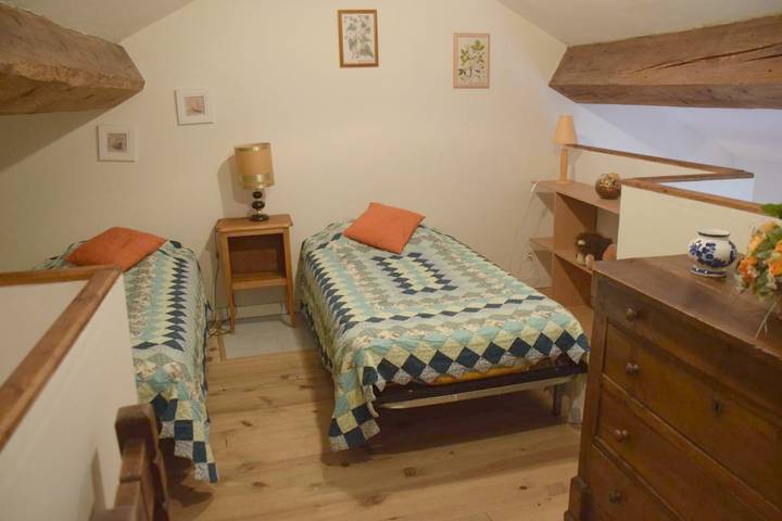 Parc de vacances pour 6 personnes, avec piscine et vue sur le lac ainsi que vue et jardin, adapté aux familles à Fontiers-Cabardès - 3