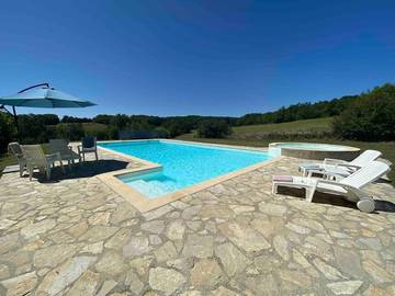 Gîte pour 8 personnes, avec jardin ainsi que vue et piscine à Montaigu-de-Quercy
