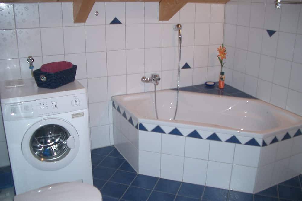 Familienfreundliches Ferienhaus am Waldrand in sehr ruhiger Lage mit Wallbox in Mauth, Šumava Mountains