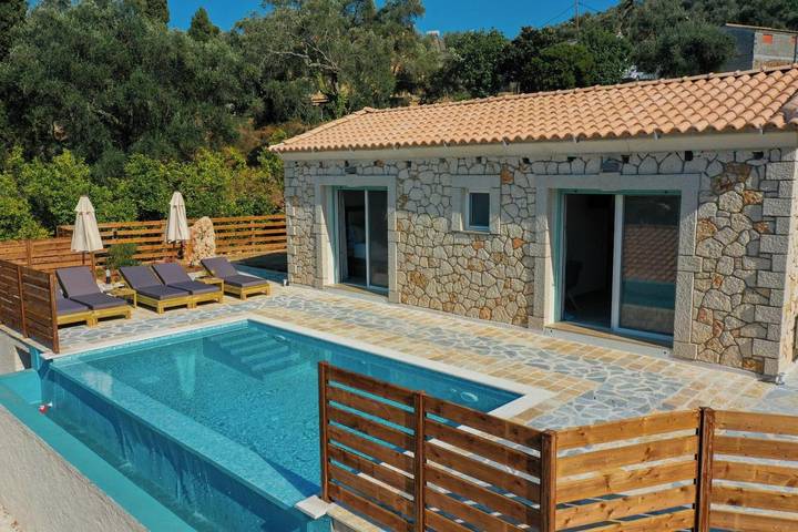 Gîte pour 5 personnes, avec vue ainsi que jardin et piscine dans Liapádes - 3