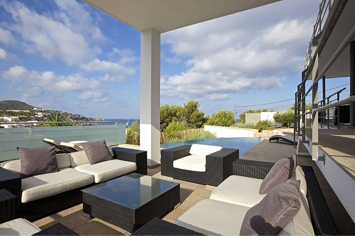 Casa vacanza per 10 persone, con balcone e giardino nonché idromassaggio a Cala Tarida