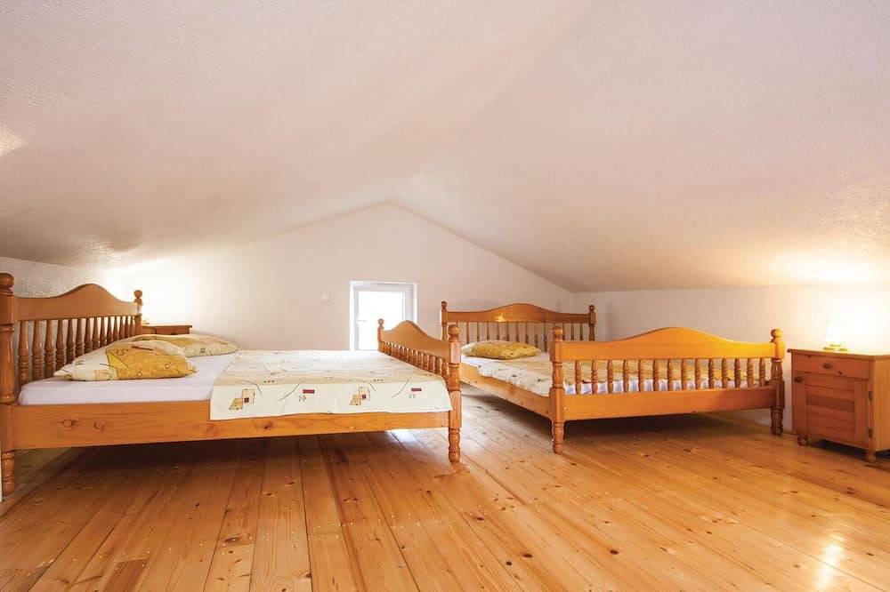 Wspaniały dom na Jezerze z kuchnią in Tisno, Murter (wyspa)