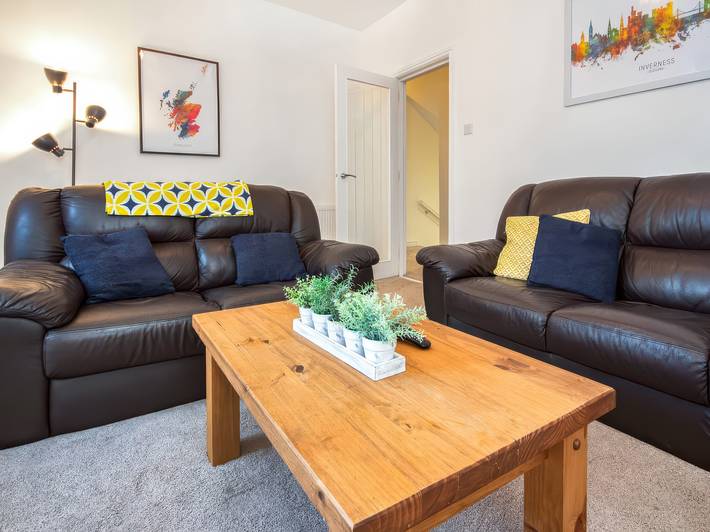 Entire apartment, 4 Lower Kessock Street in Inverness, Highlands