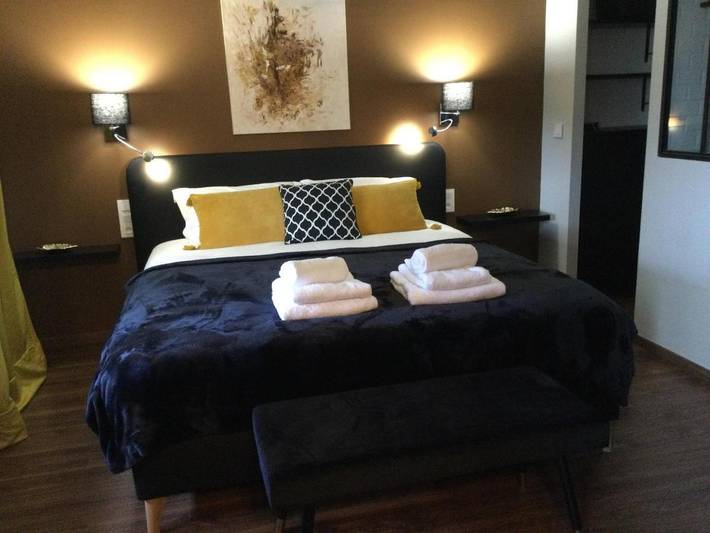 Location de vacances pour 10 personnes, avec jardin ainsi que vue et piscine à Aigremont - 3