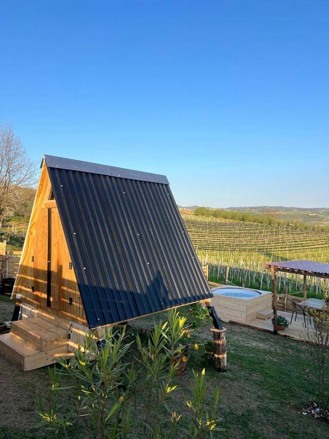 Glamping per 3 persone, con giardino e idromassaggio in Langhe