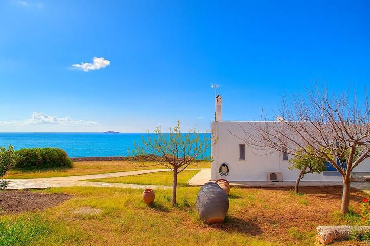 Villa for 10 people, with garden and hot tub, with pets in Spetses