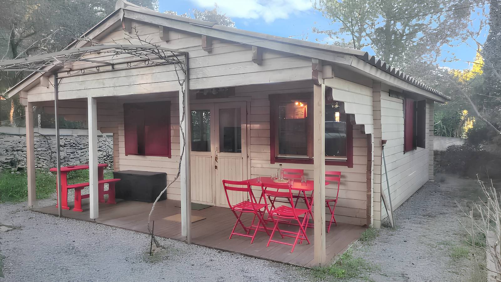 Chalet charmant à Poussan avec jardin privé et barbecue in Poussan, Côte d'Améthyste