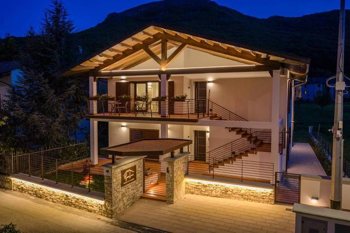Casa vacanza per 2 persone, con Terrazza e Giardino nonché Panorama a Rocca di Mezzo