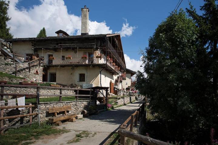 Appartamento per 12 persone, con Idromassaggio e Terrazza nonché Giardino e Panorama a Pragelato