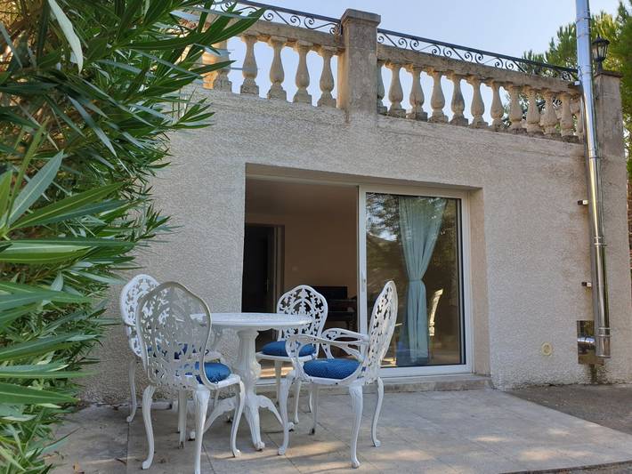 Gîte pour 2 personnes, avec piscine à Vailhan