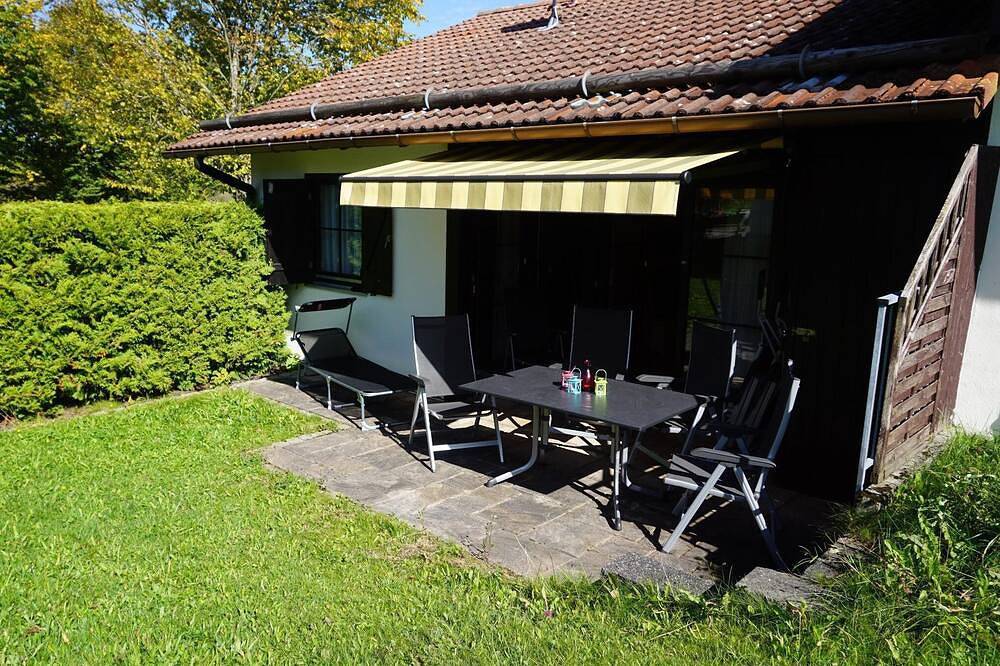 \"Entspannen und Erleben: Ihr Familienurlaub im Feriendorf Hochbergle!\" in Lechbruck am See, Bayerisch Schwaben