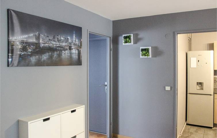 Appartement de vacances entier, Cozy Apartment near Éragny Town Centre & La Viosne River in Pontoise, Val-d'Oise