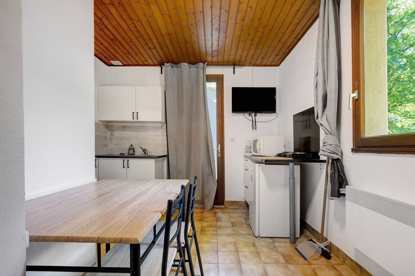 Maison de vacances « Maison 2 Personnes » avec piscine partagée  in Calviac-en-Périgord, Périgord Noir