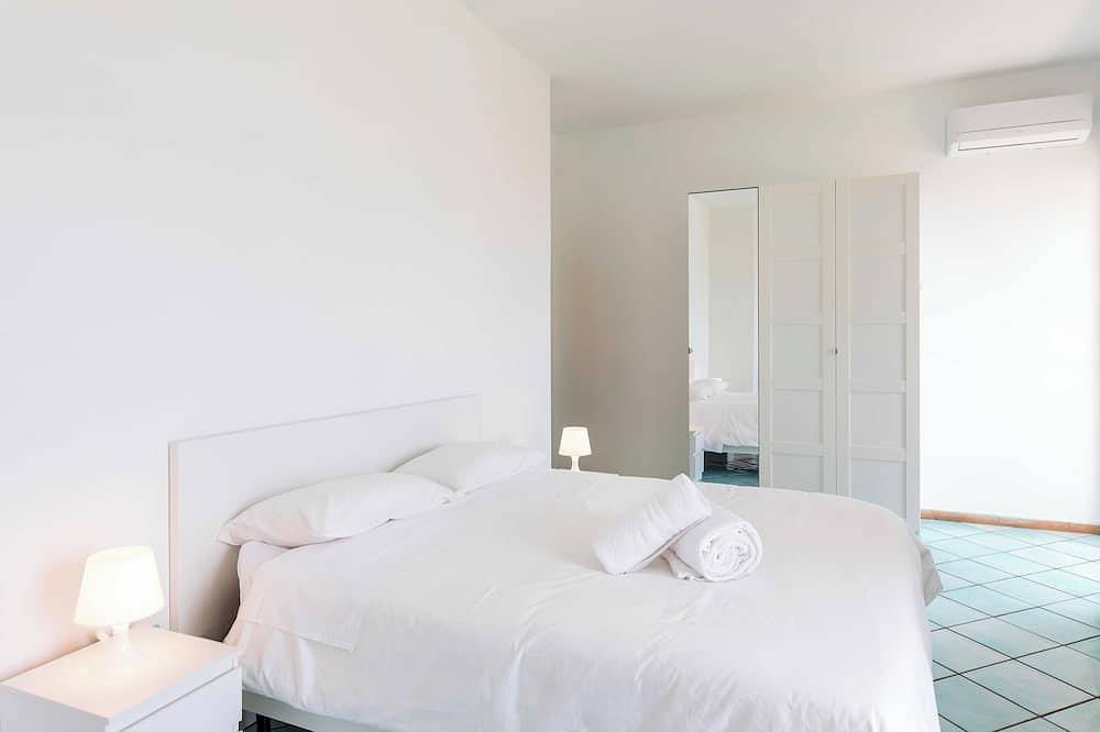 Ganze Wohnung, Casa Elan Salerno, large and bright apartment, a stone's throw from the beach in Salerno, Tyrrhenische Küste Kampanien
