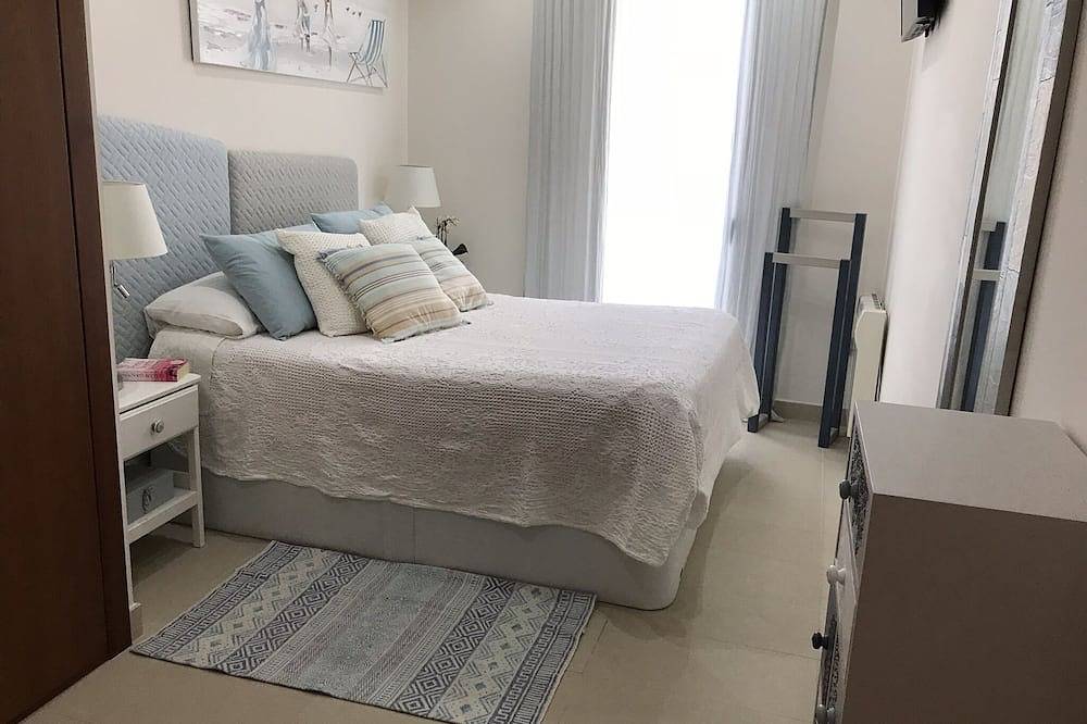 Appartement entier, Appartement Neuf, Entierement Equipee De 50 Mts Beach St. Sebastia in Sitges, Garraf