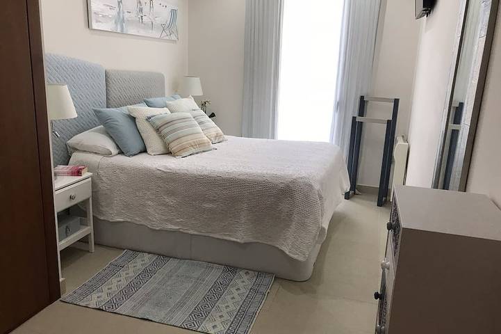 Appartement entier, Appartement Neuf, Entierement Equipee De 50 Mts Beach St. Sebastia in Platja Fonda (Sitges), Sitges