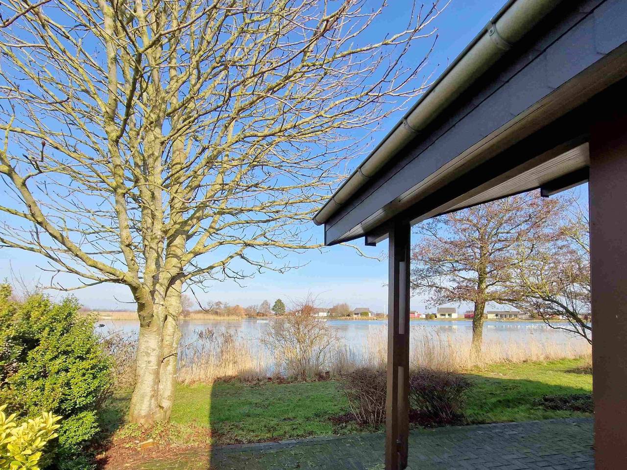 B 12 direkt am Binnensee, Seeblick in Eckwarderhörne, Butjadingen