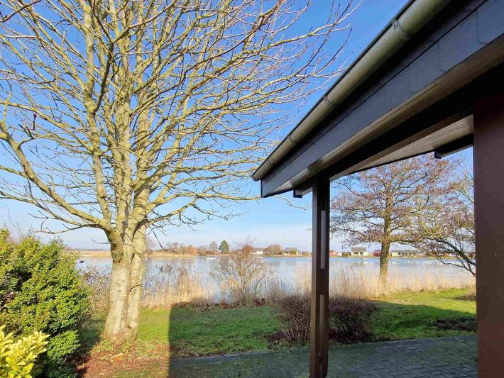 Ferienhaus für 4 Personen, mit Terrasse und Garten sowie Seeblick