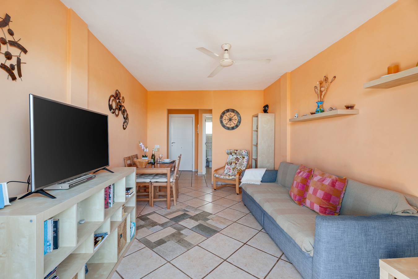 Entire apartment, Vacation Home "Benimar 28" with Shared Pool & Wi-Fi in Playa del Duque, Adeje