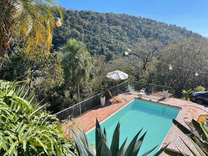 Casas e apartamentos de temporada para 6 pessoas, com piscina e jardim em Mairinque