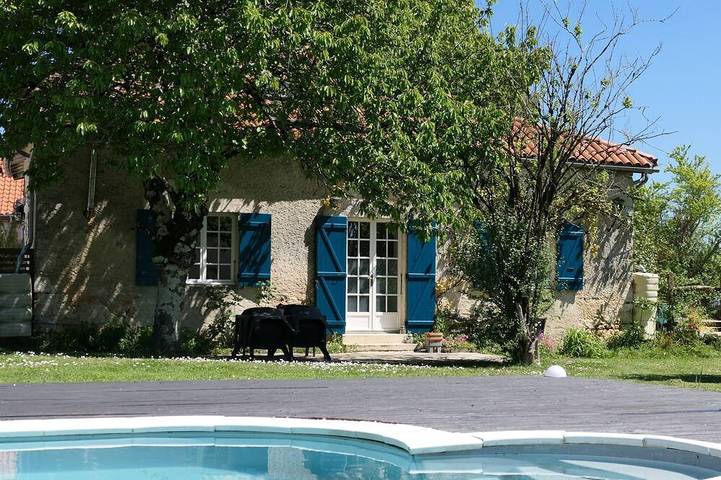 Gîte pour 6 personnes, avec Terrasse ainsi que Jardin et Piscine