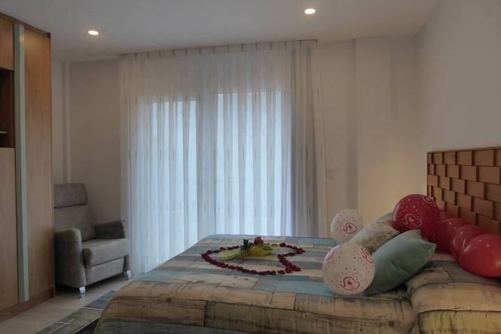 Entire apartment, Cozy Apartment with Balcony, WiFi & Kitchen 800m from City Center in Soba, Cordillera Cantábrica