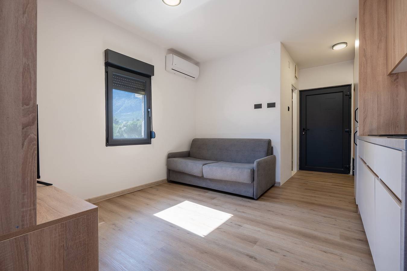 Ganze Wohnung, Bright & Airy Studio with Balcony in Orebic, Dubrovnik-Neretva