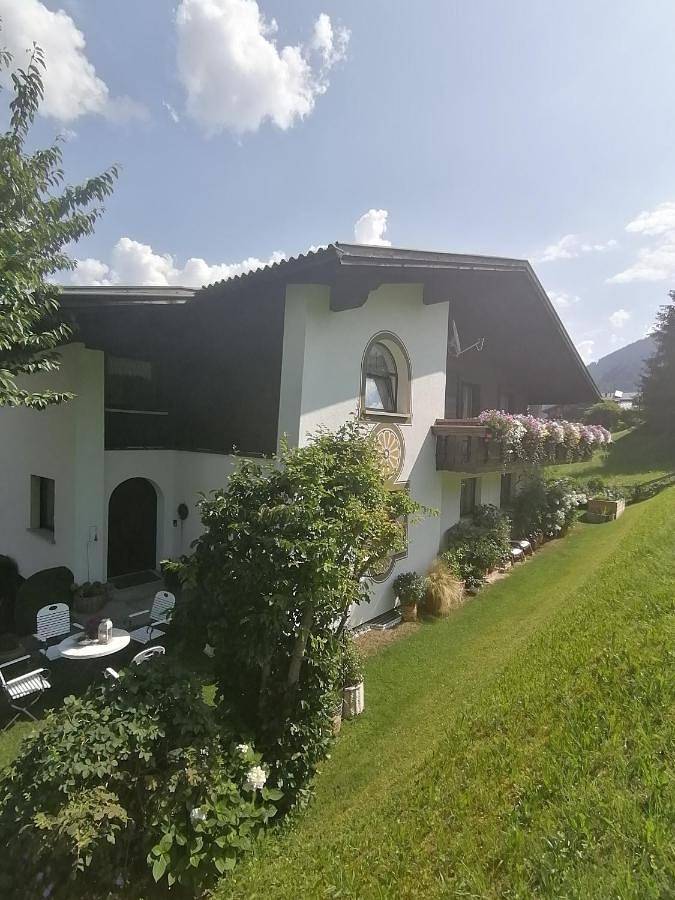 Ferienwohnung für 3 Personen, mit Ausblick und Terrasse in Raggal - 2