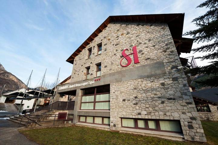 Hôtel pour 2 personnes, avec bassin pour enfant et piscine ainsi que jardin et jacuzzi à Benasque - 2