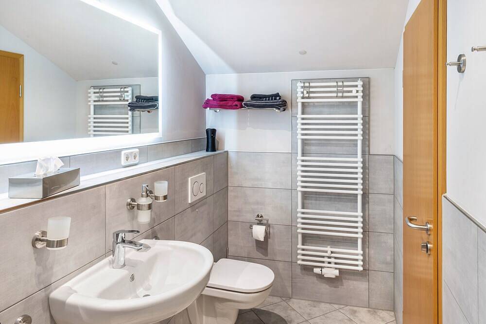 Ganze Wohnung, Apartment 'Über dem Pub' mit Wlan und Klimaanlage in Michendorf, Mittelmark