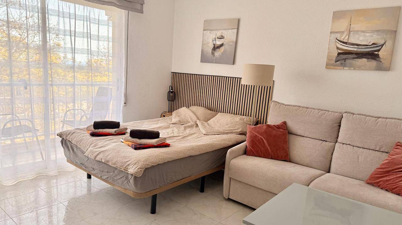 Appartement entier, Acogedor estudio La Marina in La Marina, Elche