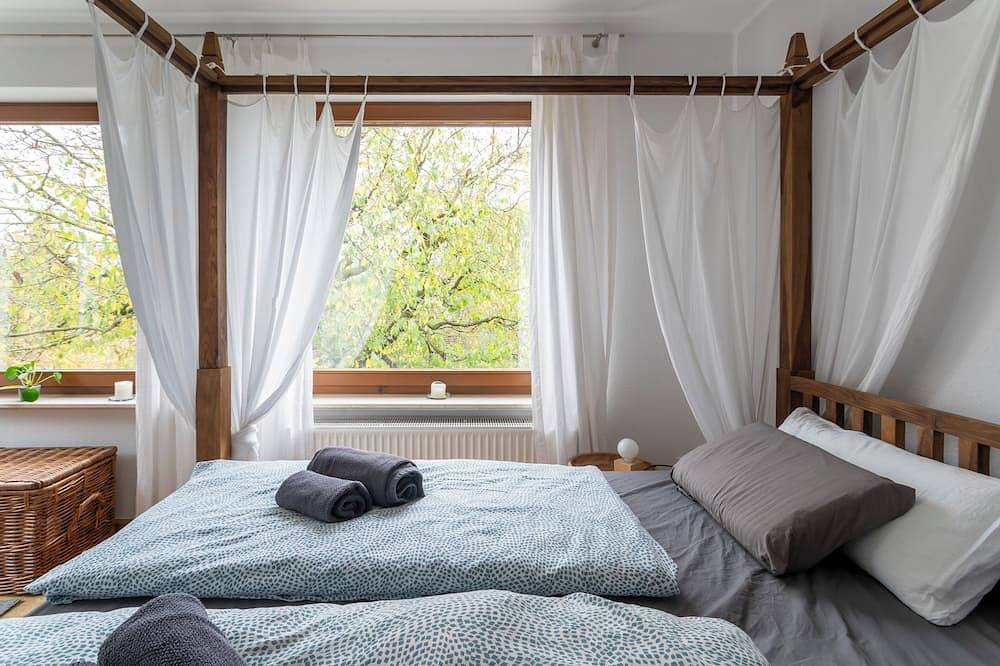 Home port Hanover, 160 sqm house with pool, sauna and garden in Ricklingen, Hannover