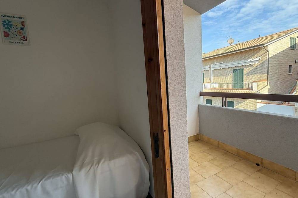 Entire apartment, S078 - Sirolo, three-room apartment with terrace in the center in Sirolo, Riviera del Conero