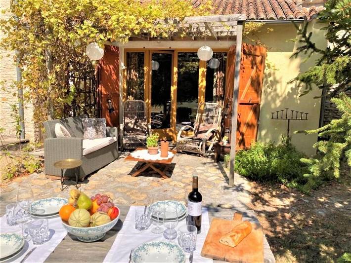 Location de vacances pour 4 personnes, avec Terrasse ainsi que Jardin et Piscine à Assais-les-Jumeaux