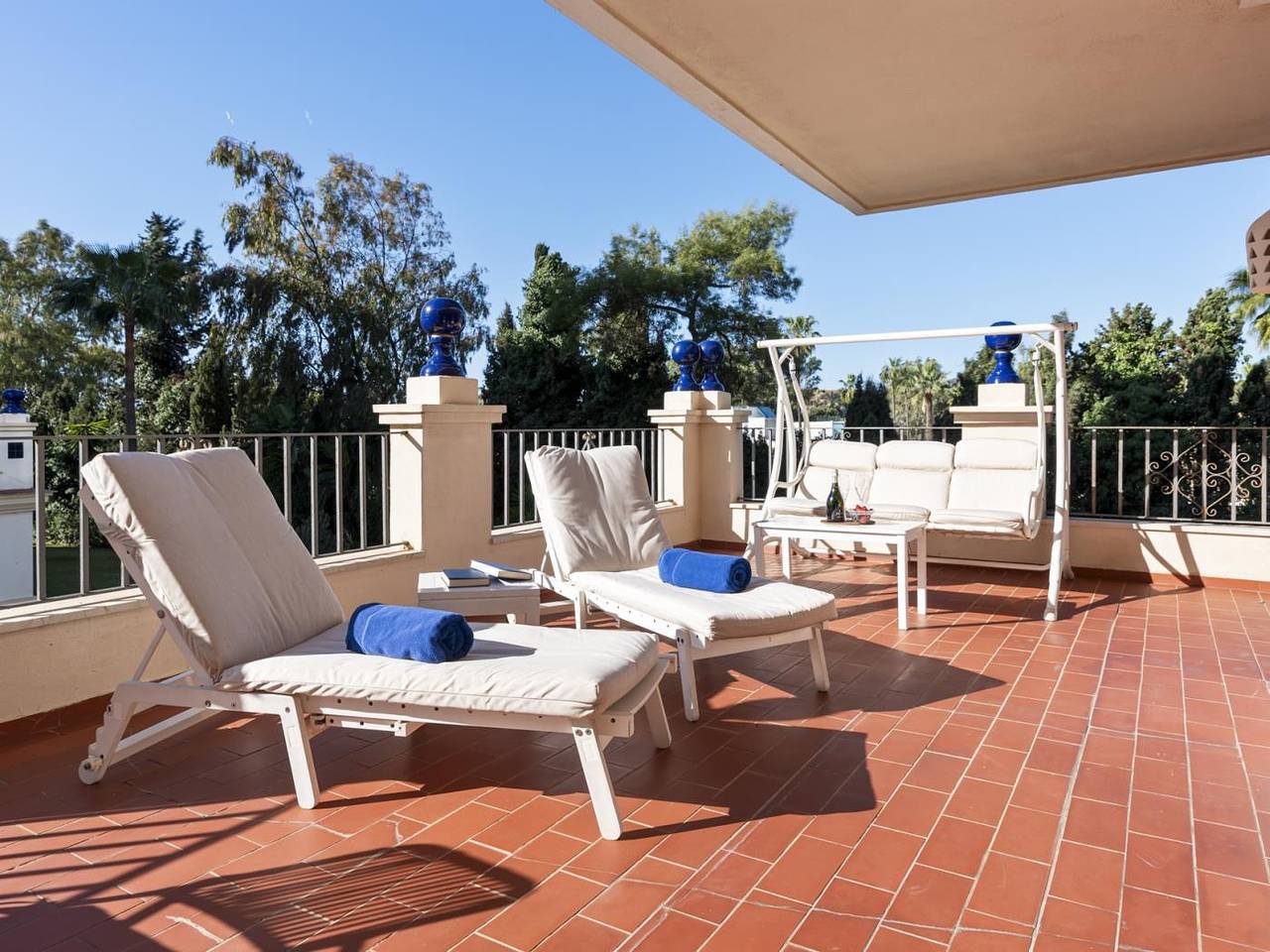 Ganze Ferienwohnung, Ferienwohnung für 2 Personen mit Pool in Medina Gardens, Marbella